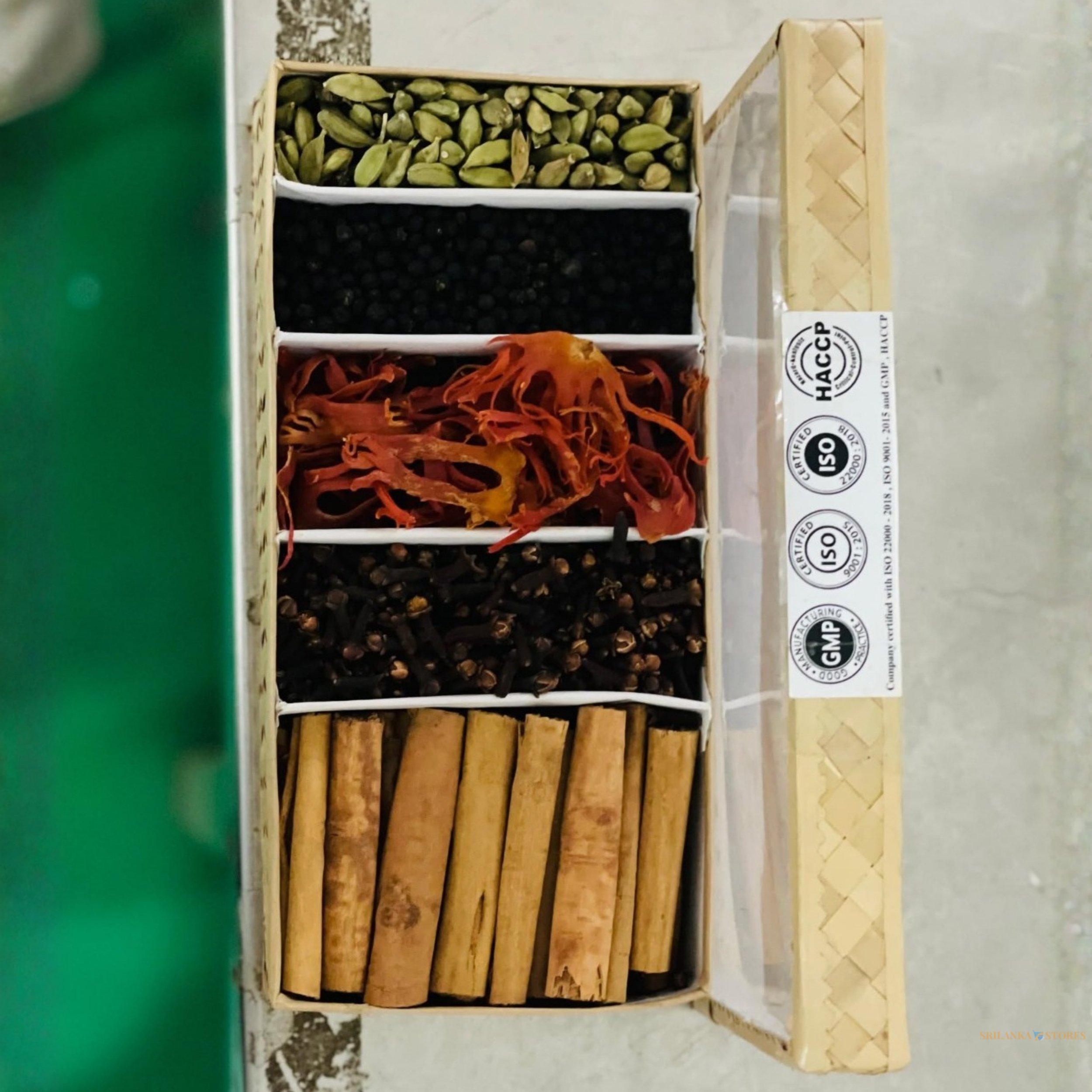 Small Sri Lankan spice gift box featuring Ceylon cinnamon, cardamom, cloves, mace, and black pepper