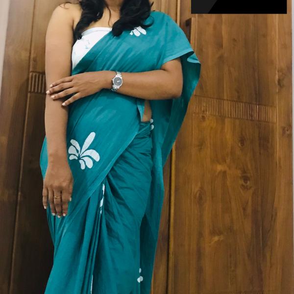 Charming Green & White Dual-Tone Batik Saree – Super Voile | 7 Yards with Jacket Piece (VELOVIA)