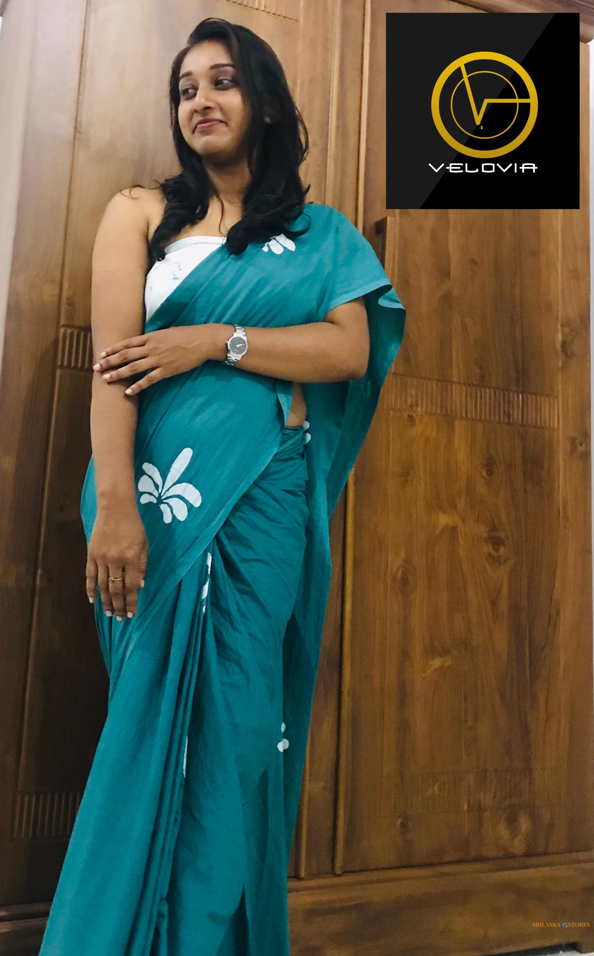 Charming Green & White Dual-Tone Batik Saree – Super Voile | 7 Yards with Jacket Piece (VELOVIA)
