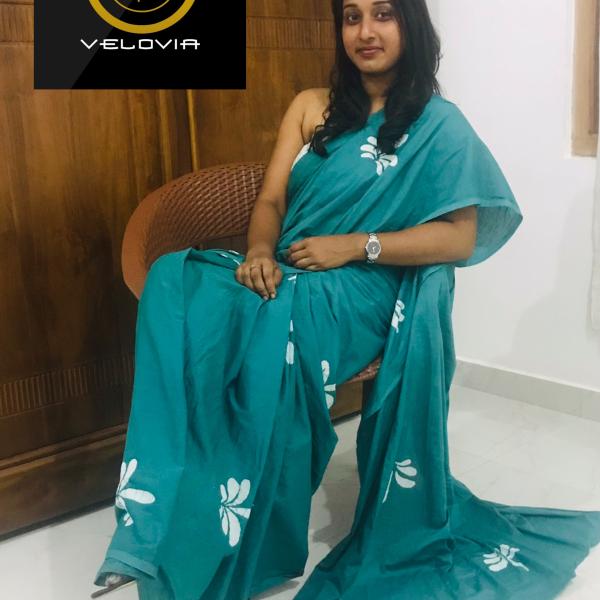 Charming Green & White Dual-Tone Batik Saree – Super Voile | 7 Yards with Jacket Piece (VELOVIA)